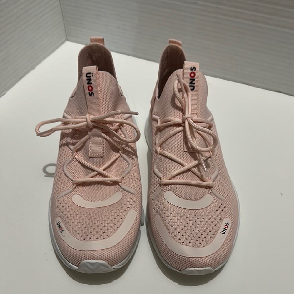 Unos Women's Pink Athletic Shoes Size 6.5/7.5